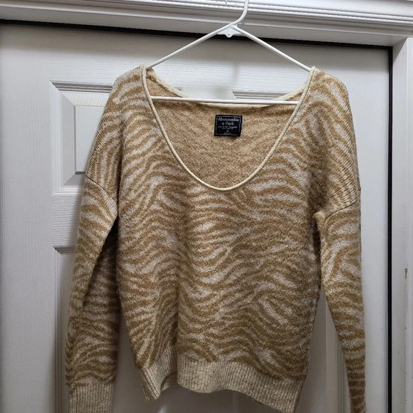 Abercrombie & Fitch Sweaters - Abercrombie & Fitch Women's Medium Scoop Neck Striped Animal Print Fuzzy Sweater